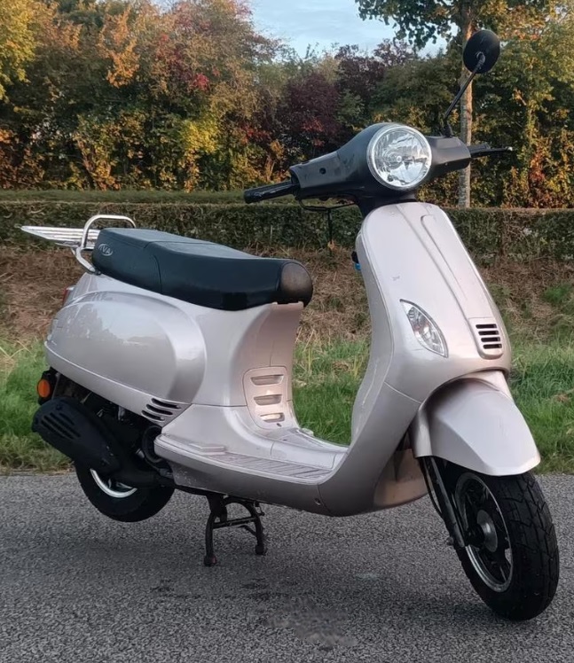 Gebruikte snor scooter terneuzen Iva occasion blauw kenteken